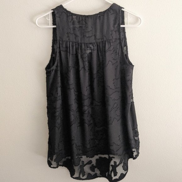 NWT Romantic Delicate Floral Embellished Back Top - Picture 3 of 4